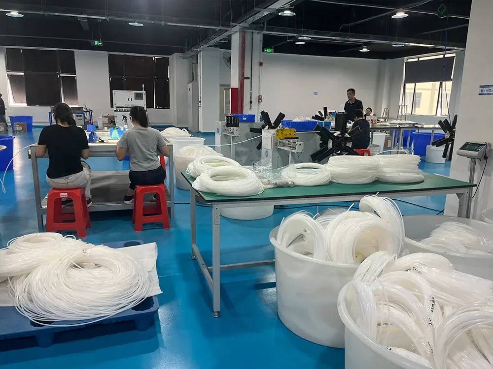 广东金士领氟塑料厂家：生产车间PTFE管材实拍图片
